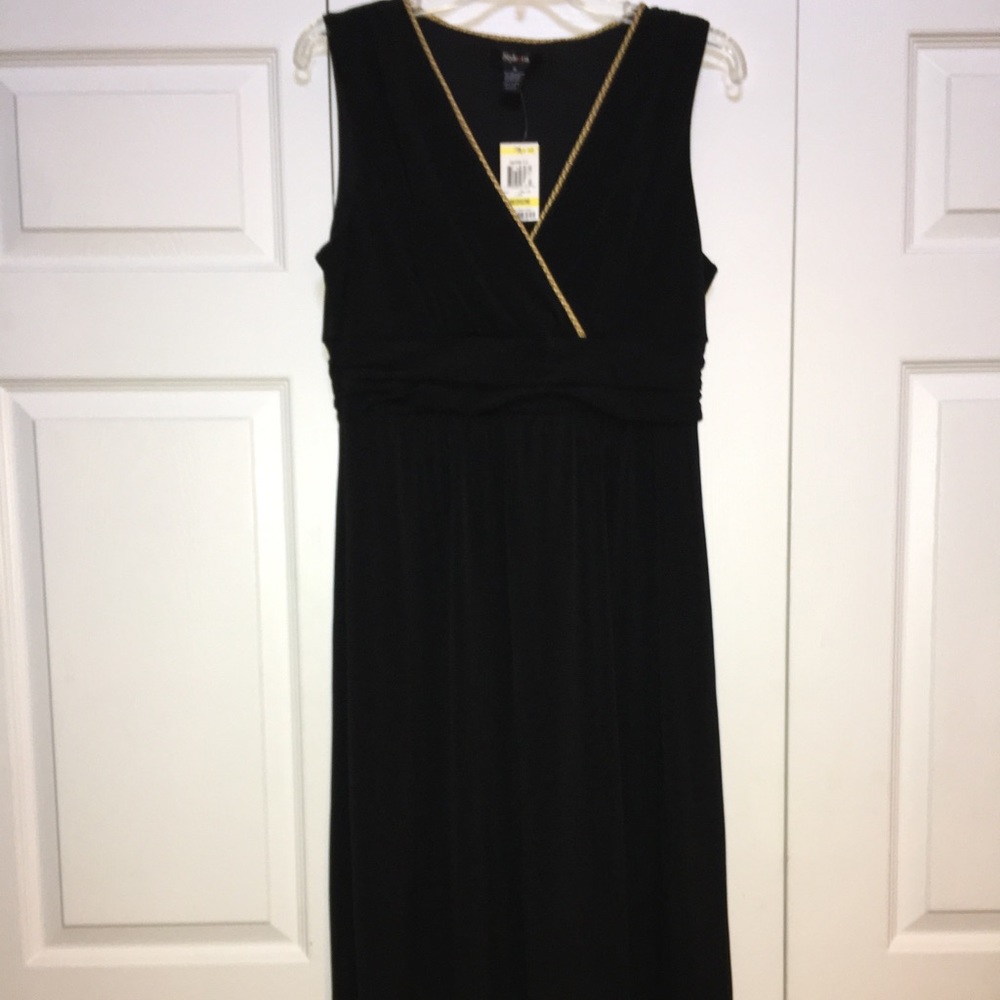 🆕NEW-BLACK DRESS WITH GOLD TRIM ON TOP-GORGEOUS. SIZE MEDIUM. WEAR YEAR ROUND.